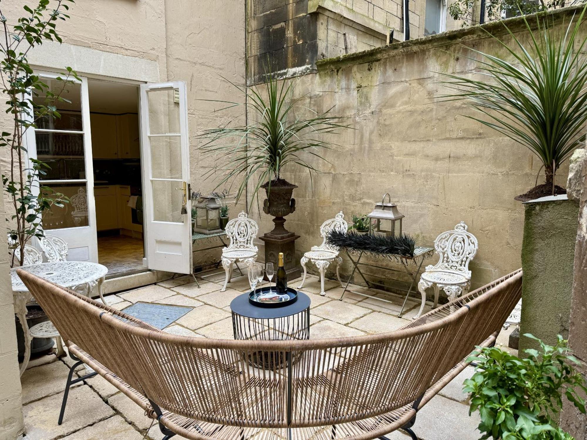 Abbey Mews In The Heart Of Bath, Keys Bath