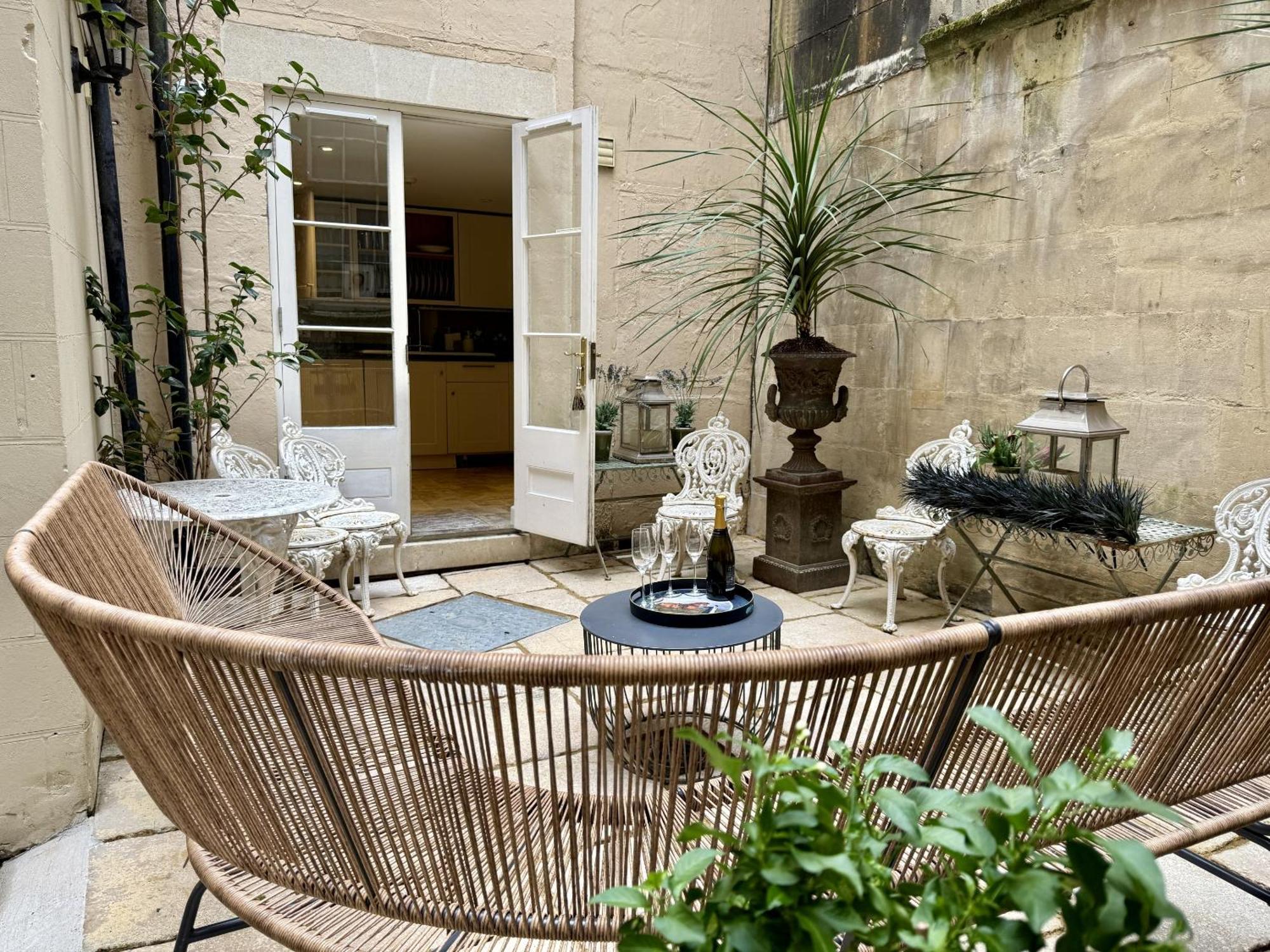 Abbey Mews In The Heart Of Bath, Keys Bath